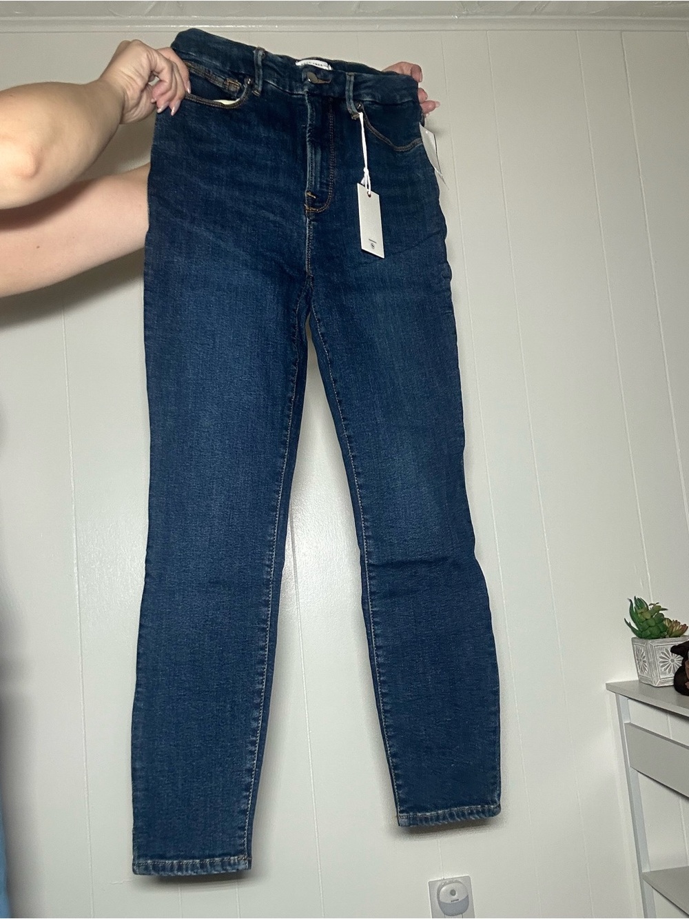 Good American Good Legs Crop Skinny Jeans Retails $128 - Picture 5 of 5